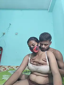Snapshot of Hot-Couple4 chatting on 06-05-26, 04:13 Hot-Couple4 online show from 06-05-26, 04:13