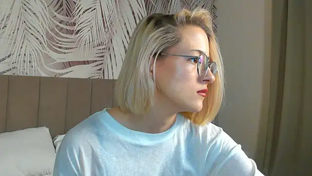 Lizzyvega online show from 04-16-26, 01:50