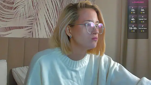 Lizzyvega online show from 05-05-26, 01:52