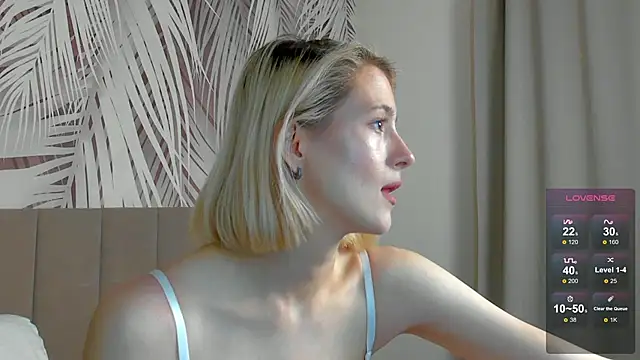 Lizzyvega online show from 05-08-26, 01:53