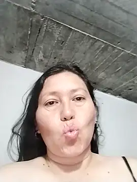 Snapshot of Dayis_2 chatting on 06-05-26, 10:04 Dayis 2 online show from 06-05-26, 10:04