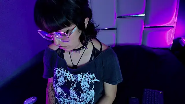 BadEmyXO online show from 05-20-26, 03:36