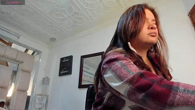 Snapshot of SarahQ65 chatting on 04-16-26, 12:50 SarahQ65 online show from 04-16-26, 12:50