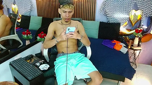 Snapshot of Skinny_cute_Alyer chatting on 06-03-26, 02:45 Skinny cute Alyer online show from 06-03-26, 02:45