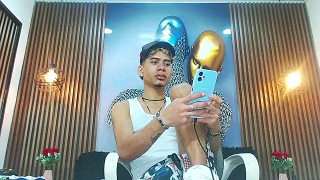 Snapshot of Skinny_cute_Alyer chatting on 06-06-26, 02:17 Skinny cute Alyer online show from 06-06-26, 02:17