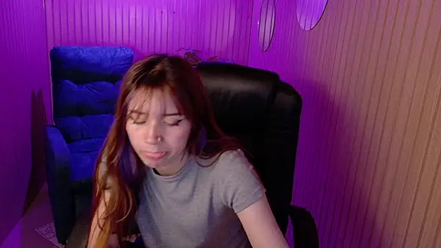 Emily Cherry  online show from 05-12-26, 02:23