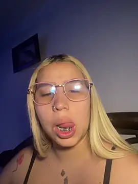Snapshot of Aliss_Taylor1 chatting on 05-16-26, 01:43 Aliss Taylor1 online show from 05-16-26, 01:43
