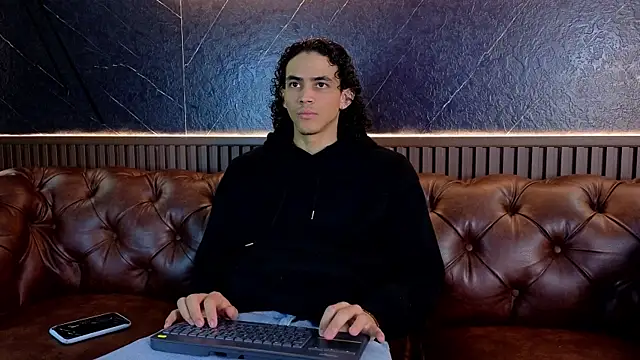 Snapshot of LucaAlessi chatting on 04-13-26, 02:10 LucaAlessi online show from 04-13-26, 02:10