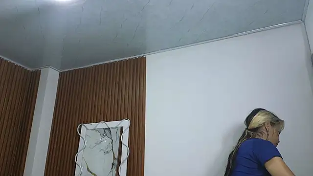 Snapshot of alonddra_tay chatting on 04-25-26, 11:46 alonddra tay online show from 04-25-26, 11:46