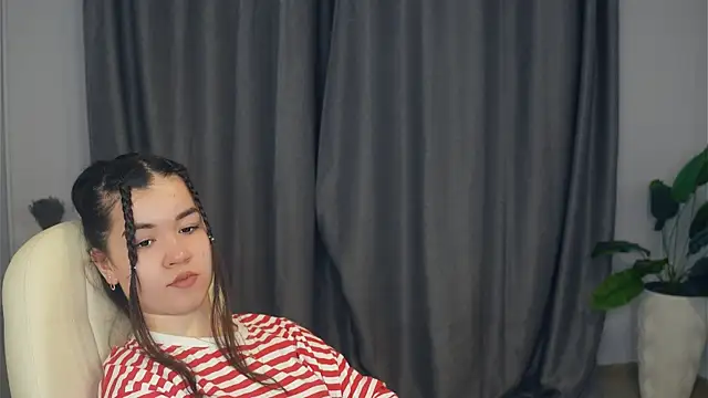 ShanaYock online show from 04-12-26, 01:47