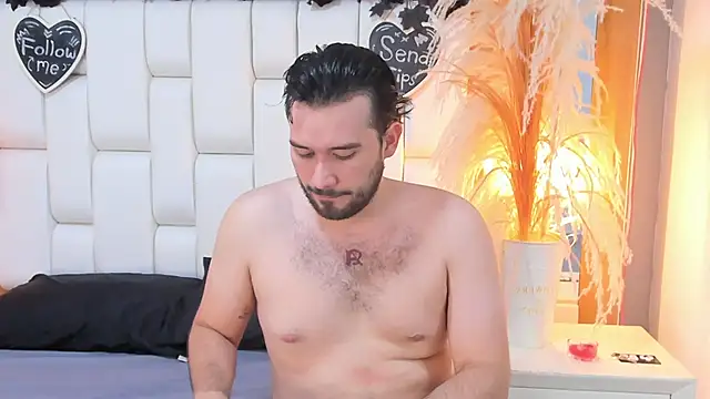 Snapshot of AdrianSith chatting on 04-10-26, 11:34 AdrianSith online show from 04-10-26, 11:34