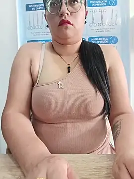 Snapshot of SOFI__10 chatting on 05-31-26, 04:13 SOFI 10 online show from 05-31-26, 04:13