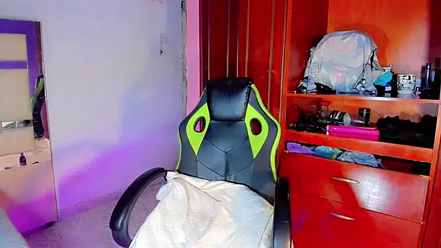 Naomisaenz01 online show from 06-24-26, 10:40