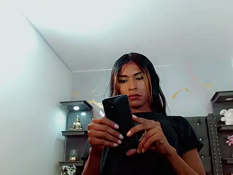 Naomisaenz01 online show from 05-30-26, 06:57