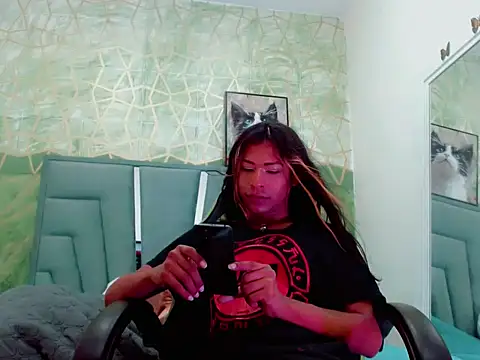 Naomisaenz01 online show from 06-04-26, 01:38