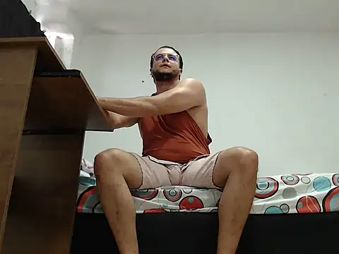 Snapshot of Masterboy00 chatting on 04-11-26, 03:59 Masterboy00 online show from 04-11-26, 03:59