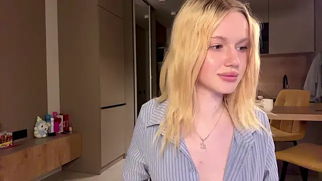 moonavelle online show from 05-19-26, 01:56