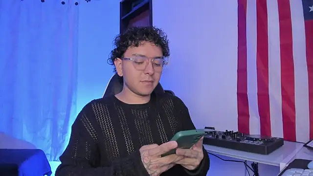 Snapshot of alexmontesco chatting on 04-29-26, 11:22 alexmontesco online show from 04-29-26, 11:22