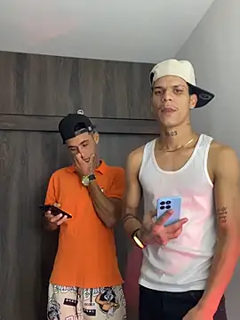 Snapshot of sintabusexo01 chatting on 04-10-26, 04:08 sintabusexo01 online show from 04-10-26, 04:08