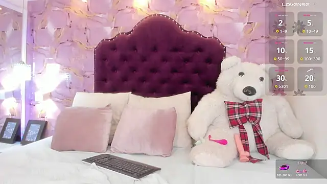 luna bloomm  online show from 06-23-26, 04:10