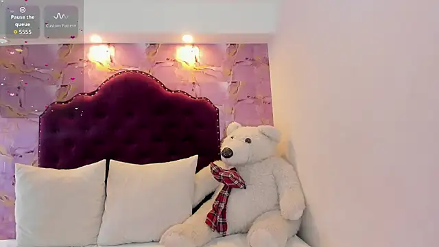 Snapshot of luna_bloomm_ chatting on 05-20-26, 04:42 luna bloomm online show from 05-20-26, 04:42