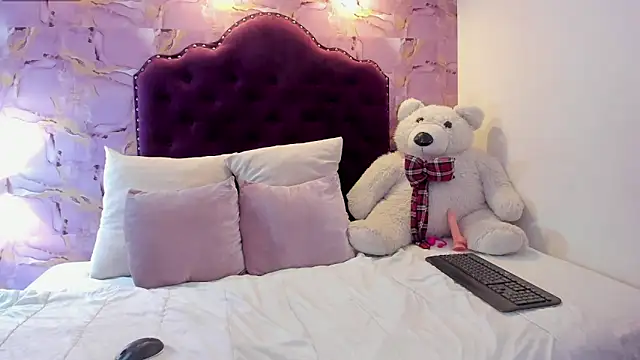 Snapshot of luna_bloomm_ chatting on 05-22-26, 05:27 luna bloomm online show from 05-22-26, 05:27