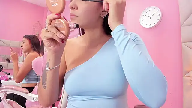 Snapshot of luna_hix chatting on 06-19-26, 12:33 luna hix online show from 06-19-26, 12:33