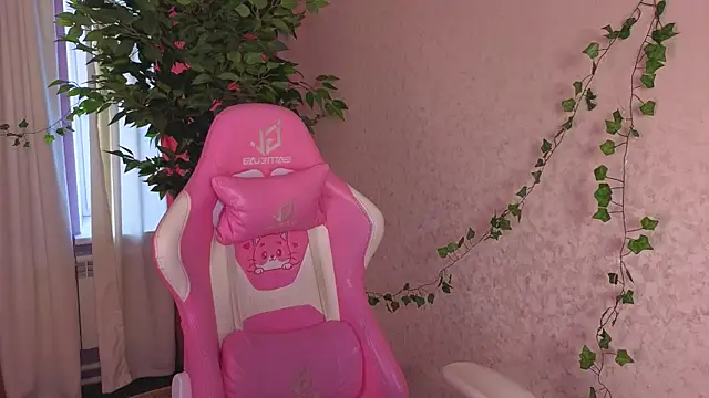 Ricki Bloom online show from 06-19-26, 01:11