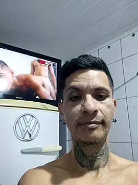 Snapshot of elchamogabotiktok chatting on 05-31-26, 01:11 elchamogabotiktok online show from 05-31-26, 01:11