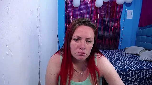 carolinhe26 online show from 04-26-26, 02:14