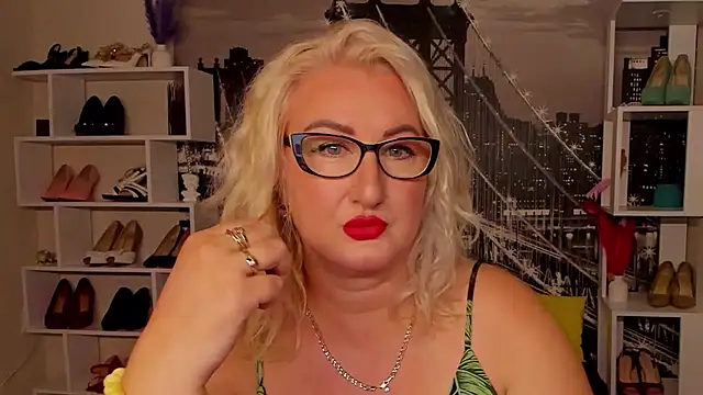Snapshot of DianaFrances chatting on 05-09-26, 03:26 DianaFrances online show from 05-09-26, 03:26