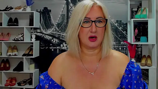 Snapshot of DianaFrances chatting on 05-17-26, 11:10 DianaFrances online show from 05-17-26, 11:10