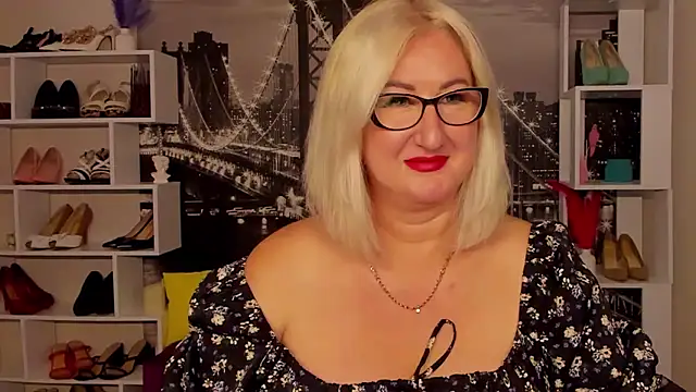 Snapshot of DianaFrances chatting on 05-30-26, 01:17 DianaFrances online show from 05-30-26, 01:17