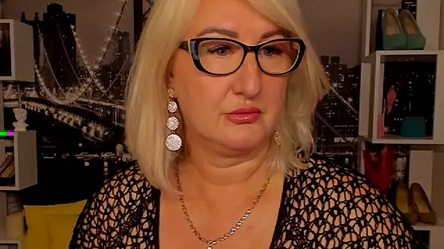 Snapshot of DianaFrances chatting on 05-31-26, 06:09 DianaFrances online show from 05-31-26, 06:09