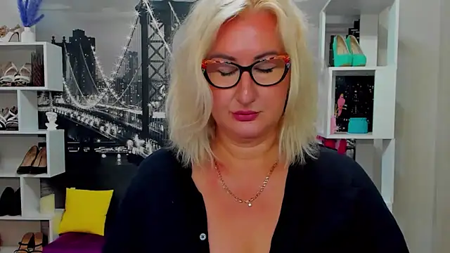 Snapshot of DianaFrances chatting on 05-22-26, 10:02 DianaFrances online show from 05-22-26, 10:02