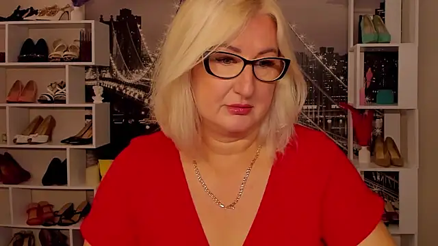 Snapshot of DianaFrances chatting on 05-31-26, 10:54 DianaFrances online show from 05-31-26, 10:54