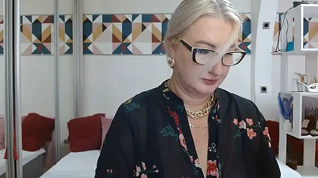 Snapshot of DianaFrances chatting on 07-25-26, 12:33 DianaFrances online show from 07-25-26, 12:33