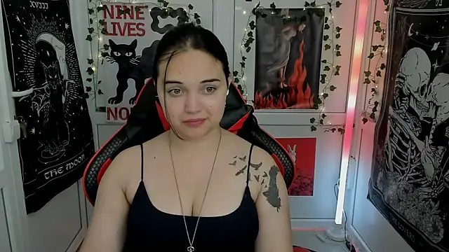 Snapshot of Caroline_cutte chatting on 07-11-26, 06:19 Caroline cutte online show from 07-11-26, 06:19