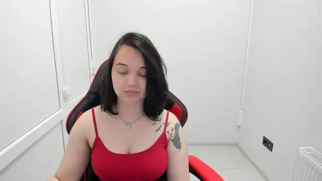 Snapshot of Caroline_cutte chatting on 06-19-26, 07:47 Caroline cutte online show from 06-19-26, 07:47