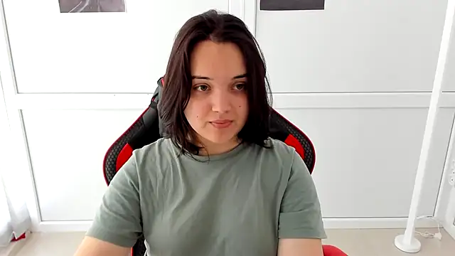 Caroline cutte online show from 05-19-26, 06:53