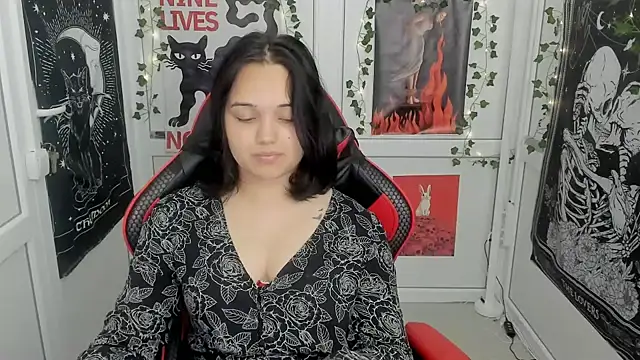 Snapshot of Caroline_cutte chatting on 07-17-26, 06:32 Caroline cutte online show from 07-17-26, 06:32