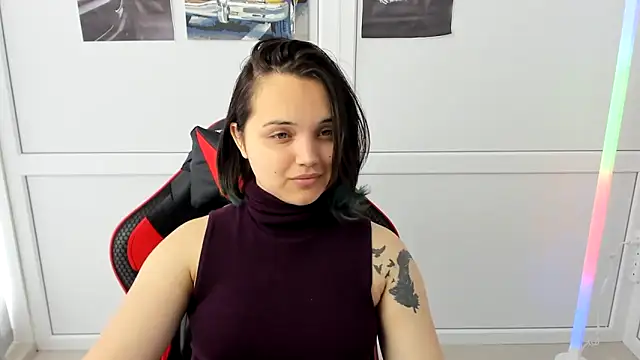Caroline cutte online show from 05-13-26, 06:42