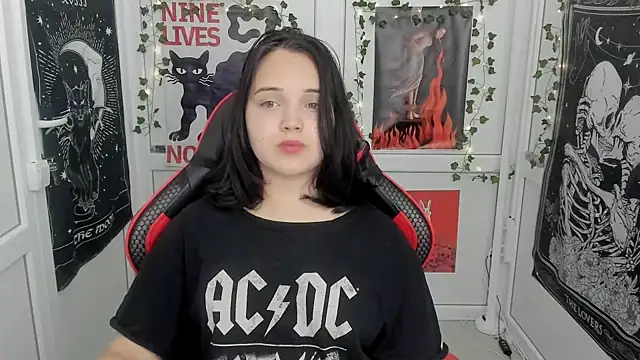Snapshot of Caroline_cutte chatting on 07-23-26, 06:44 Caroline cutte online show from 07-23-26, 06:44