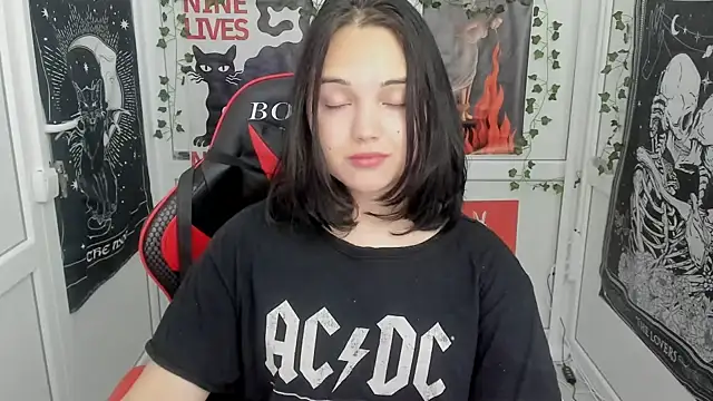 Snapshot of Caroline_cutte chatting on 07-22-26, 06:37 Caroline cutte online show from 07-22-26, 06:37
