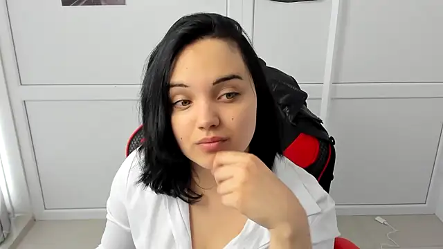 Caroline cutte online show from 05-26-26, 07:28