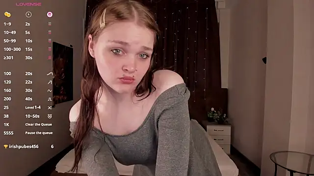Emilly Hiil online show from 06-08-26, 01:28