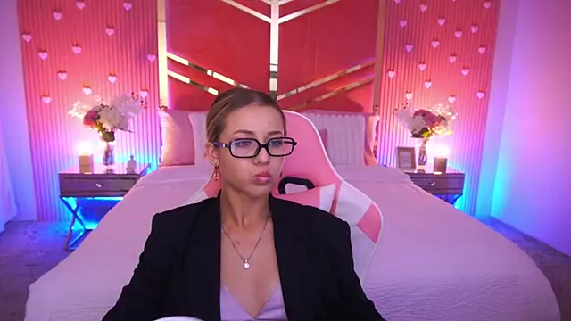 Snapshot of DoveLovee chatting on 07-10-26, 06:02 DoveLovee online show from 07-10-26, 06:02