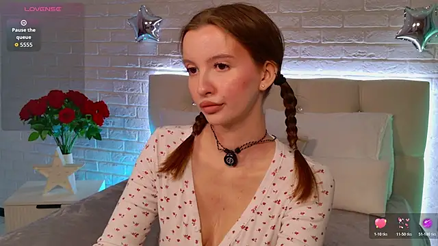 Snapshot of Molly__Quinn chatting on 06-07-26, 05:40 Molly Quinn online show from 06-07-26, 05:40