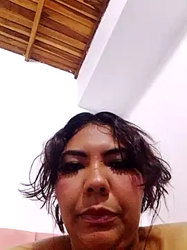 Snapshot of Izel_ chatting on 04-16-26, 04:02 Izel online show from 04-16-26, 04:02