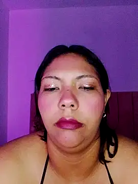 Snapshot of Izel_ chatting on 04-24-26, 04:03 Izel online show from 04-24-26, 04:03
